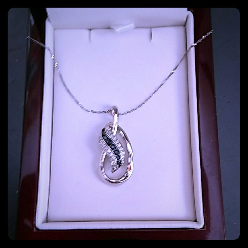 Pendant only from Riddles